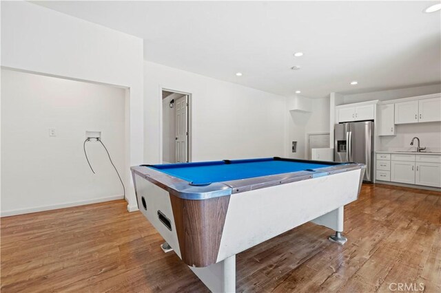 game room featuring billiards, light wood-type flooring, and sink