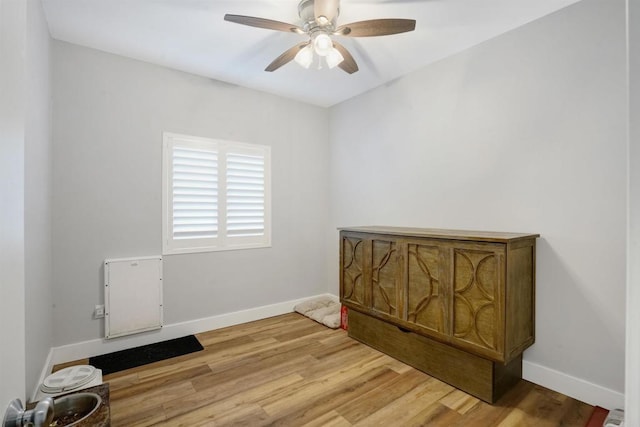 unfurnished room featuring light wood-type flooring and ceiling fan