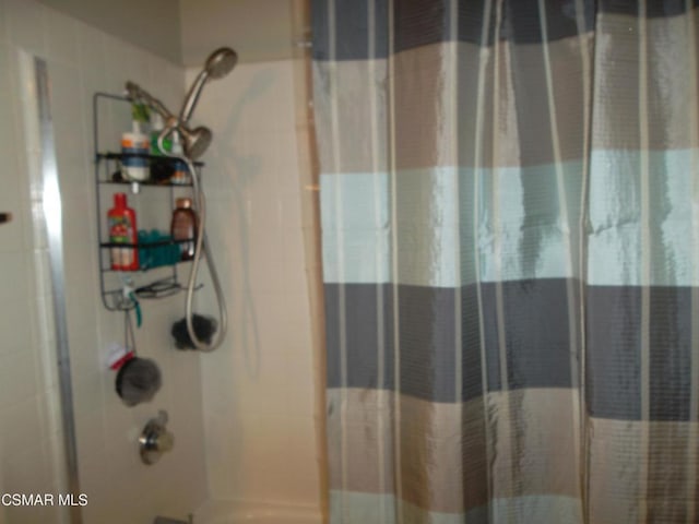 bathroom featuring shower / washtub combination