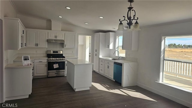 kitchen featuring pendant lighting, a center island, sink, appliances with stainless steel finishes, and white cabinetry