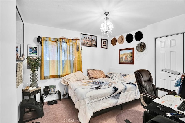 bedroom featuring carpet floors, an inviting chandelier, and a closet