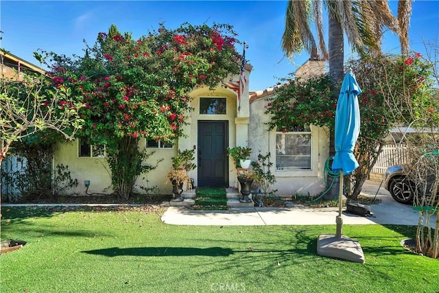 view of front of home with a front lawn