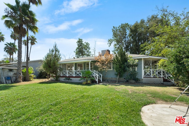 view of front facade with a porch and a front yard