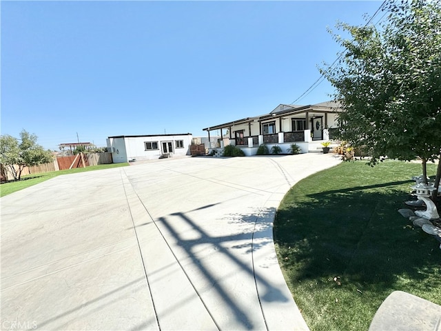 view of front of home with a front lawn