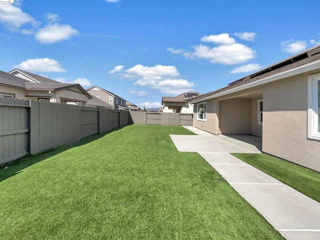 view of yard featuring a patio