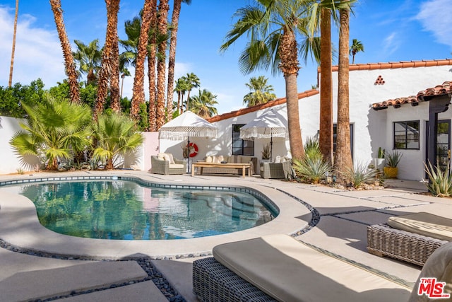 view of swimming pool featuring a patio