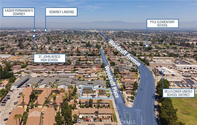 birds eye view of property featuring a mountain view