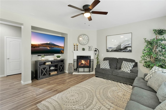 living room featuring light hardwood / wood-style floors and ceiling fan