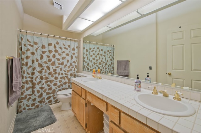 bathroom with a shower with curtain, vanity, and toilet