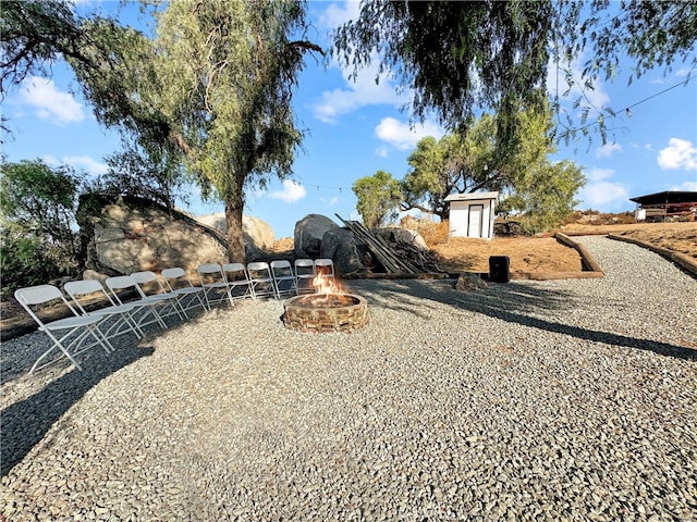 view of yard featuring a fire pit