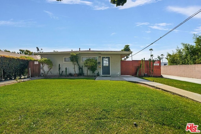 single story home with a front yard