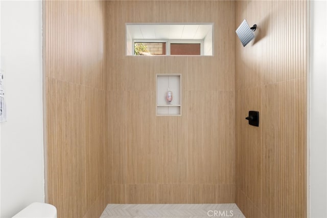 bathroom featuring tiled shower