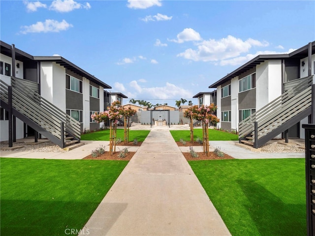 view of property's community featuring a lawn