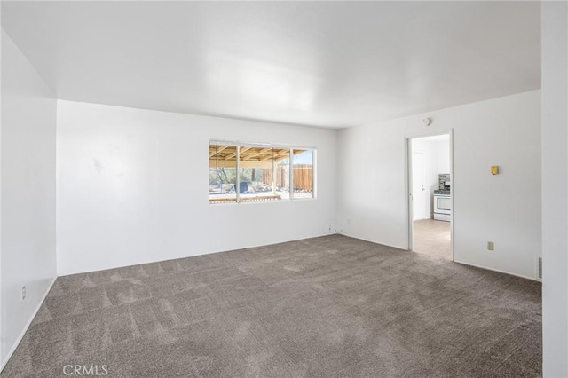 unfurnished room featuring carpet