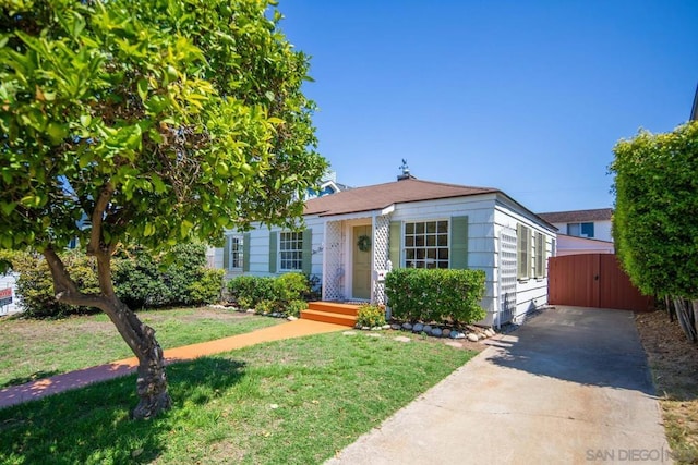 view of front of home with a front yard