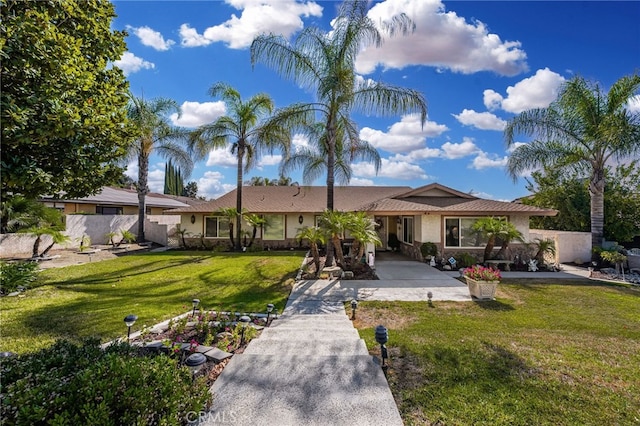 view of front of home featuring a front yard