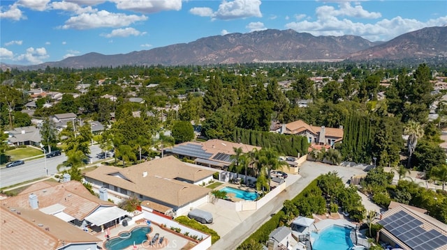 bird's eye view with a mountain view