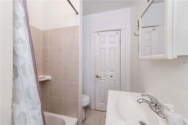 full bathroom featuring shower / bath combo with shower curtain, vanity, tile patterned flooring, and toilet