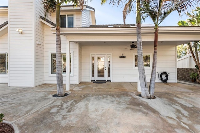 entrance to property with ceiling fan