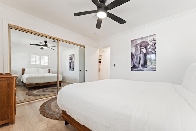 bedroom with a closet, ceiling fan, ornamental molding, and light hardwood / wood-style floors