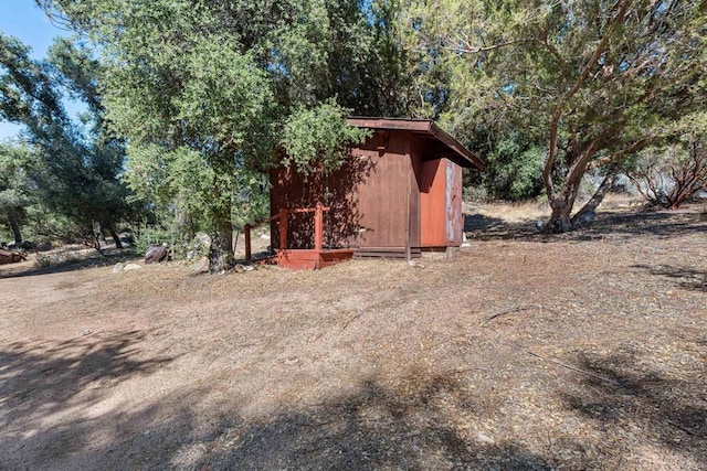 exterior space featuring a shed