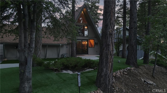 view of front of home with a yard and a patio area