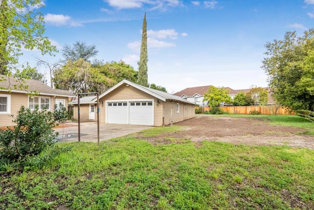 view of front of house with a front lawn and a garage