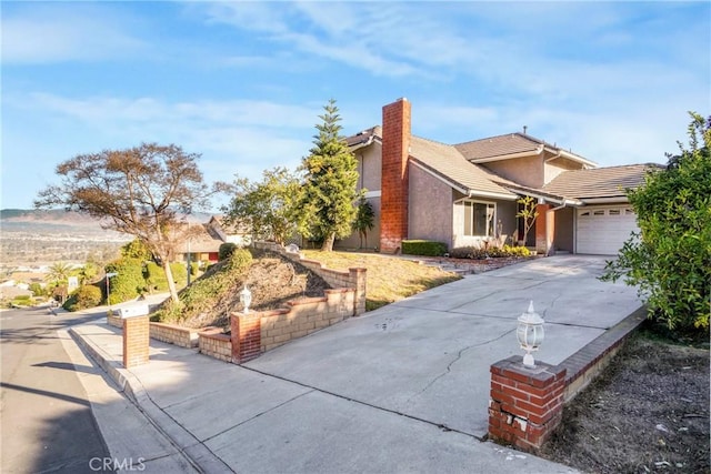 view of front property featuring a garage