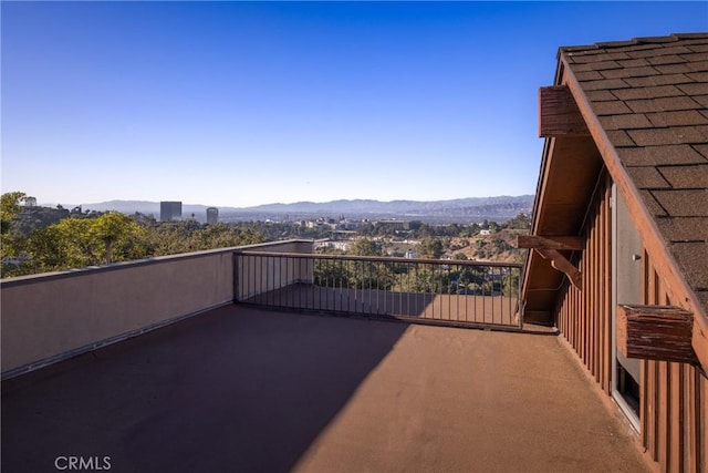 balcony featuring a mountain view