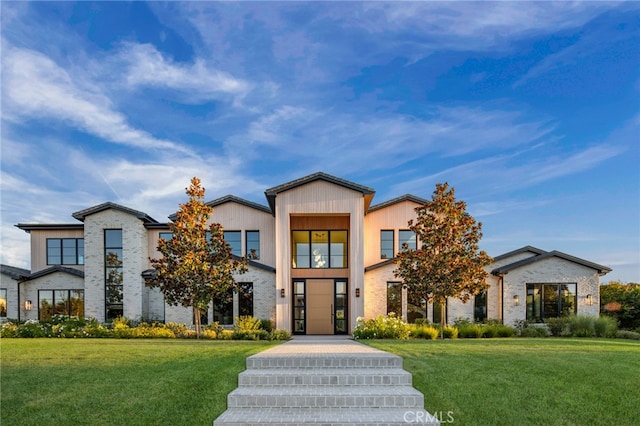 view of front of home featuring a front lawn