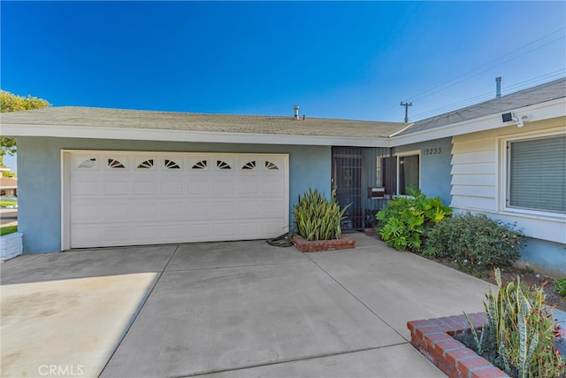 view of front facade with a garage