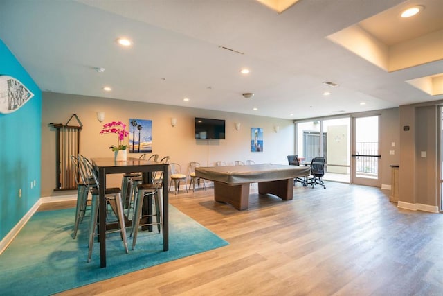 playroom featuring visible vents, recessed lighting, wood finished floors, and baseboards