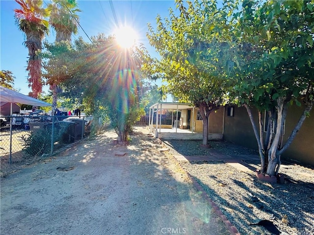 view of yard featuring a patio