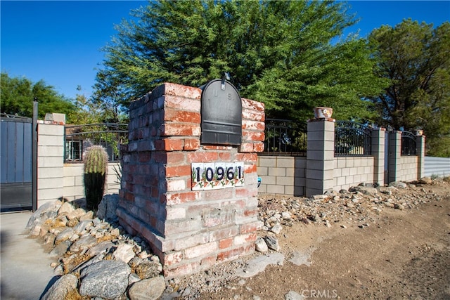 view of community / neighborhood sign