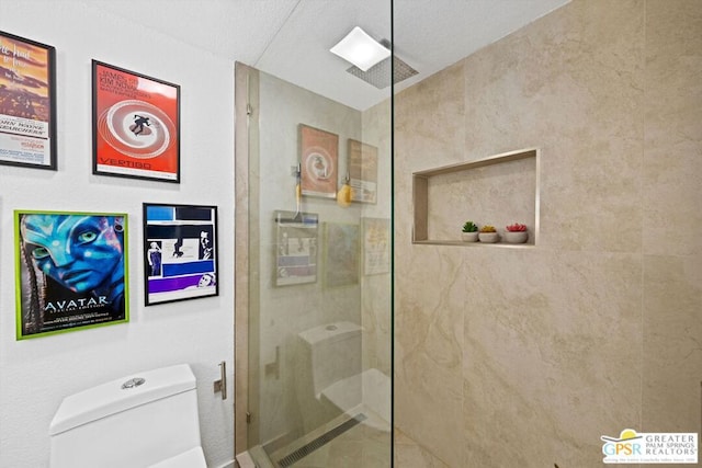 bathroom with tiled shower, a textured ceiling, and toilet