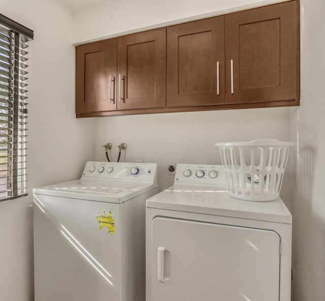 laundry room featuring cabinets and independent washer and dryer