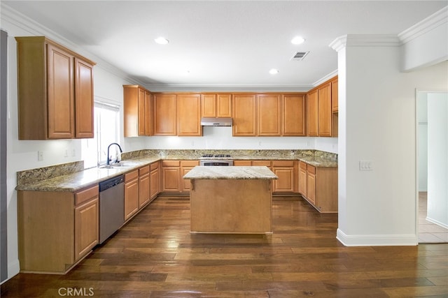 kitchen with dark wood-type flooring, sink, a kitchen island, stainless steel appliances, and crown molding