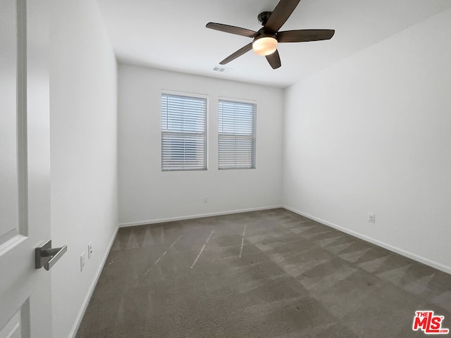 carpeted empty room featuring ceiling fan