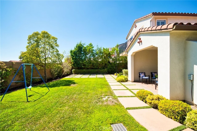 view of yard featuring a patio area