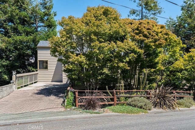 1550 Pineridge Dr, Cambria, CA 93428 - view of front of property featuring fence private yard