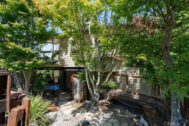 1550 Pineridge Dr, Cambria, CA 93428 - view of side of home