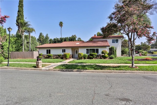 view of front of house with a front lawn