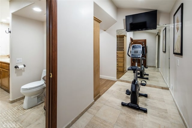 exercise area with light hardwood / wood-style flooring