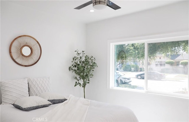 bedroom with ceiling fan