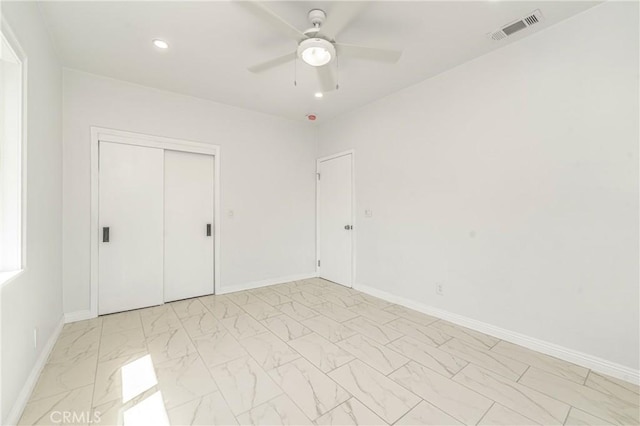 unfurnished bedroom featuring ceiling fan and a closet