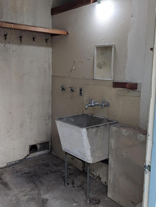 bathroom featuring sink and concrete floors