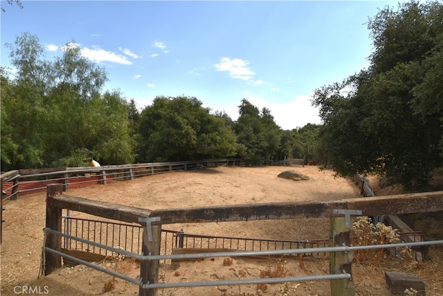 view of yard featuring a rural view