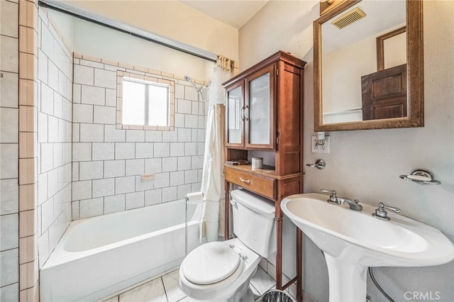 3927 W 58th Pl, Los Angeles, CA 90043 - full bathroom with toilet, shower / bathtub combination with curtain, and a sink