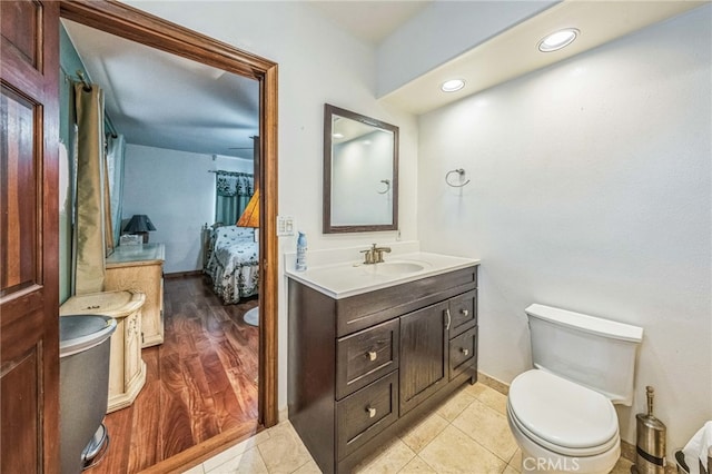 3927 W 58th Pl, Los Angeles, CA 90043 - bathroom with ensuite bathroom, vanity, toilet, baseboards, and recessed lighting
