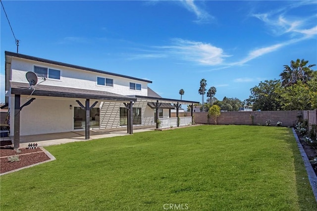 view of yard featuring a pergola